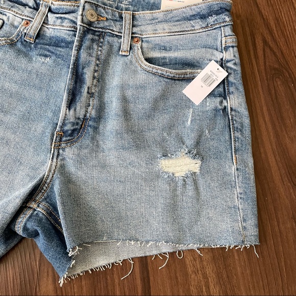 NWT Old Navy High-Waisted O.G. Straight Ripped
Cut-Off Jean Shorts 3” inseam - Picture 7 of 15